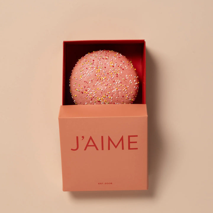 Birthday Cake Grande Macaron