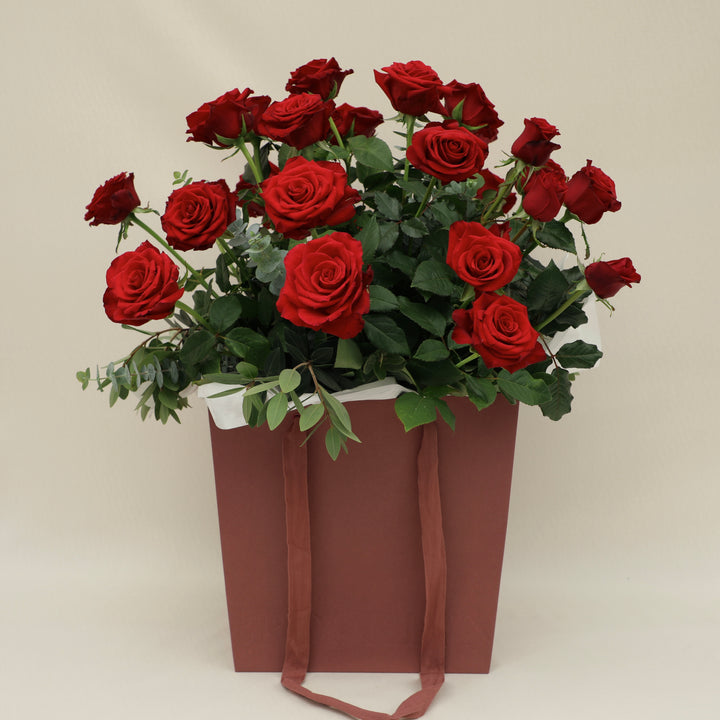Lux Red Rose Bliss Bag & Glass Vase