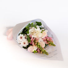 Load image into Gallery viewer, Seasonal Bouquet Box Medium
