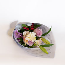 Load image into Gallery viewer, Seasonal Bouquet Box Small
