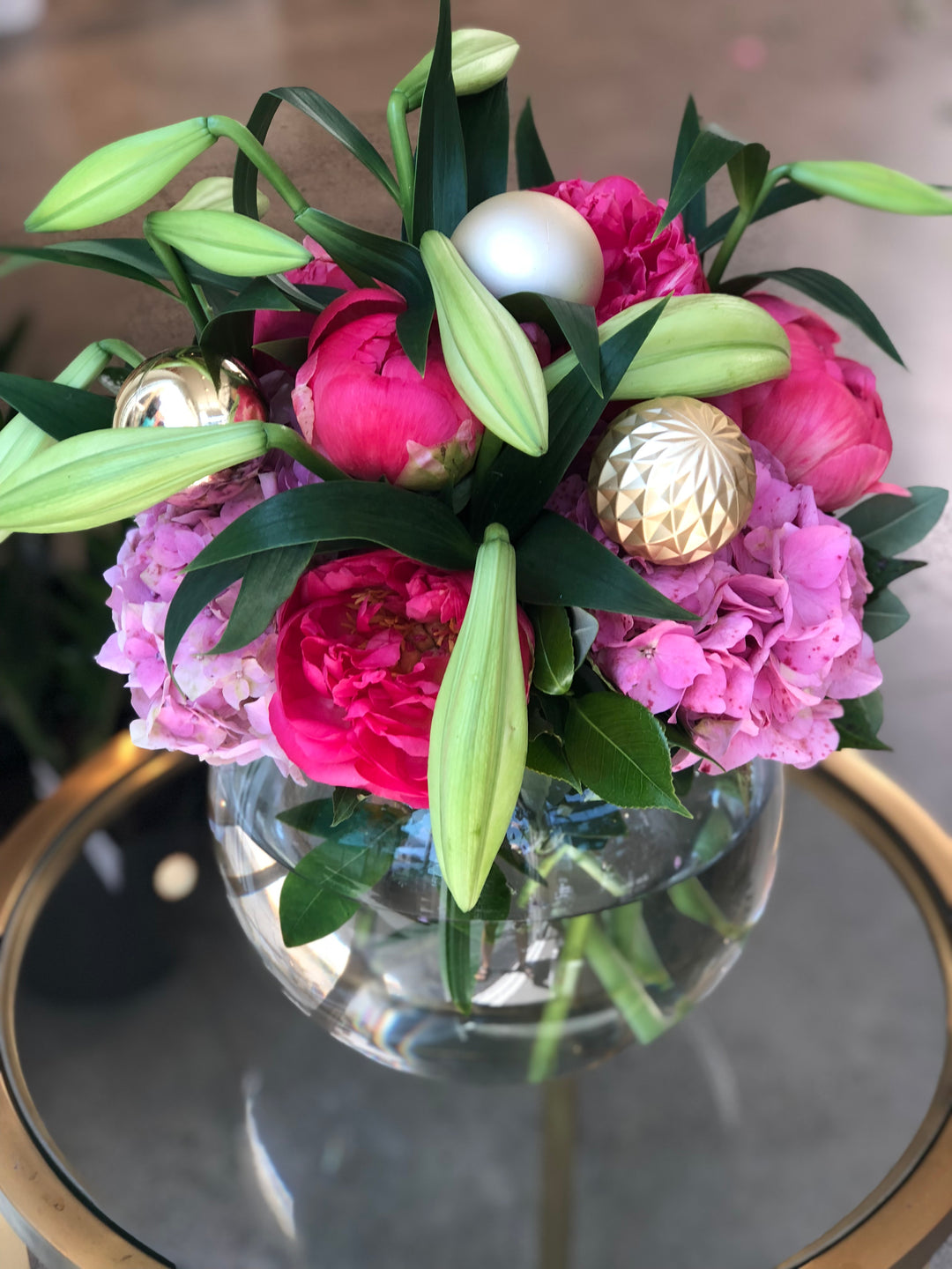 Christmas Posy Vase Arrangement - Brooklyn Flowers