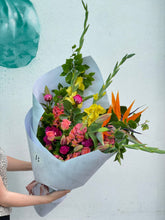 Load image into Gallery viewer, Ray Of Sunshine Designer Bouquet
