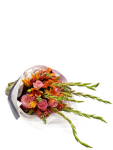 Load image into Gallery viewer, Valentines day Seasonal Bouquet
